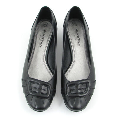 Marco Tozzi / Pumps Schwarz m. flachem Absatz und Brosche, Leder
